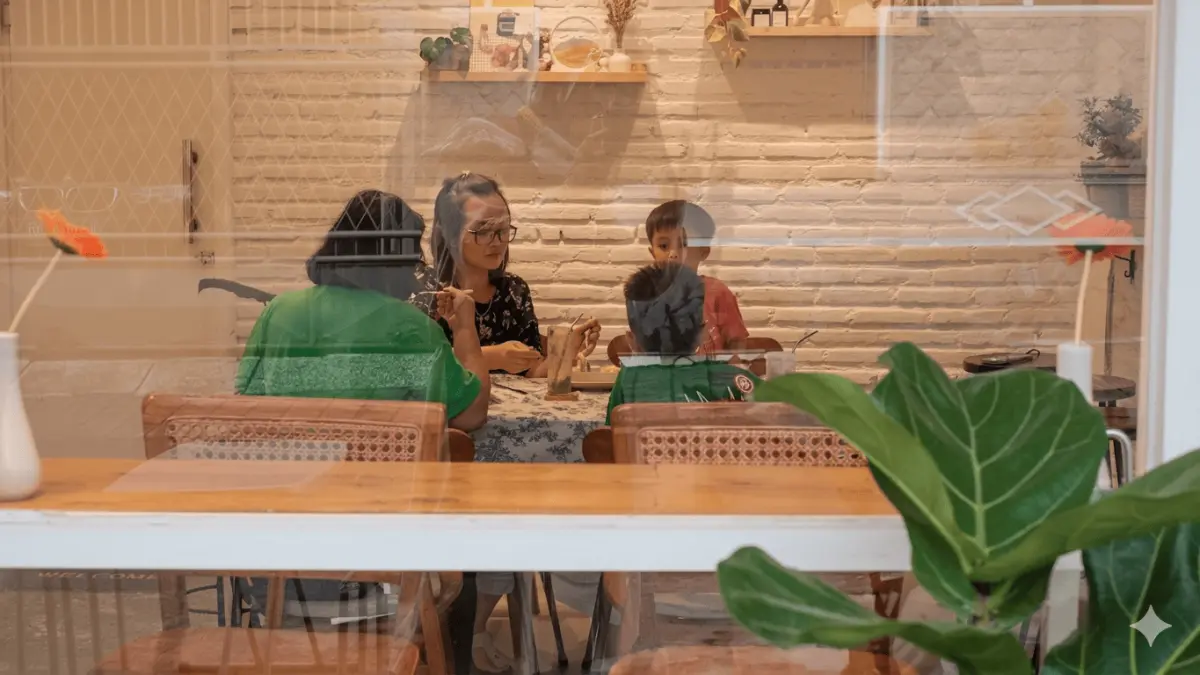 Reus Cafe Malang Sajikan Nuansa Rumah Estetik Berkonsep Unik. (Ghanes / Google Maps)