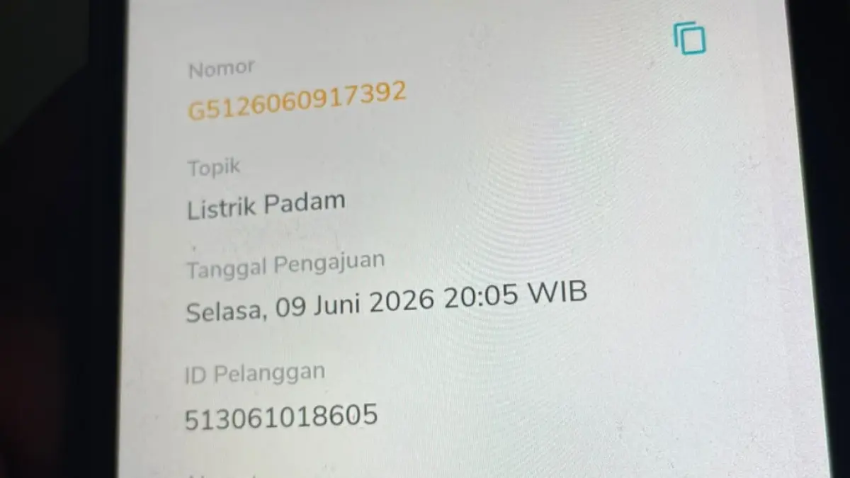 Aduan tentang pemadaman listrii melalui PLN Mobile, Selasa lalu. (Andika Satria/Radar Malang)