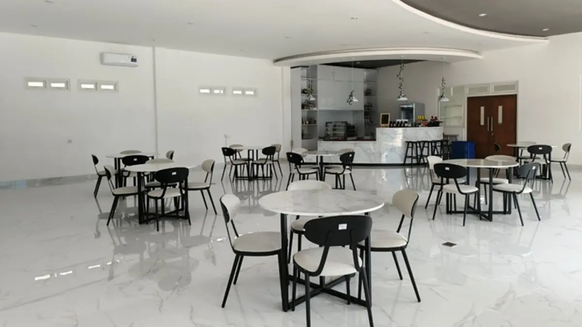 INOVATIF: Wujud partisipasi masyarakat wali murid SMKN 1 Gedangan untuk pembuatan resto kuliner yang baru di-launching Mei lalu.
