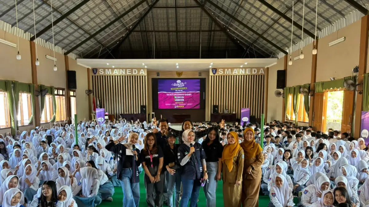 INOVATIF: XLSMART melalui AXIS School Fest-Workshop menghadirkan edukasi broadcasting, dan pengalaman digital baru untuk 450 siswa SMAN 1 Dampit, pada Selasa (9/6).