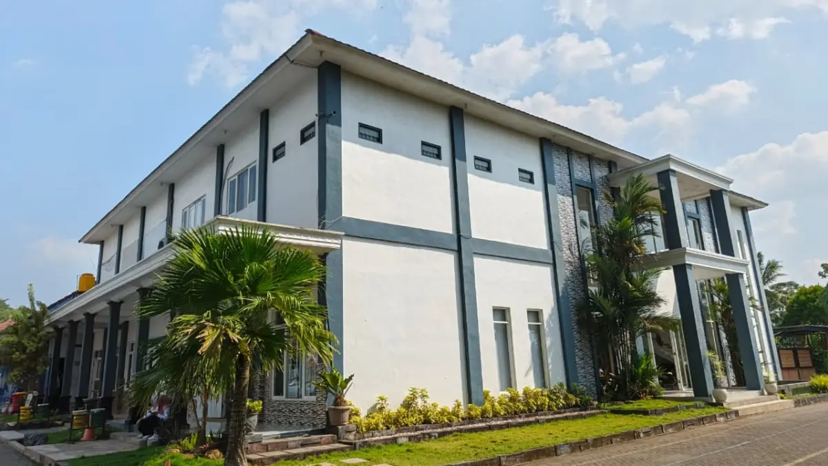 MEGAH: Gedung yang dibangun dari hasil partisipasi masyarakat, khususnya wali murid SMKN 1 Gedangan.