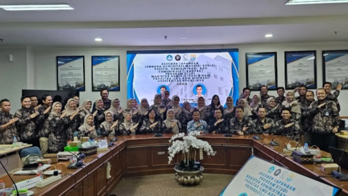KOMPAK: Pimpinan FIA UB, Asesor LAMSPAK, dan seluruh tim task force penyusunan dokumen untuk akreditasi Prodi Magister Administrasi Bisnis FIA UB