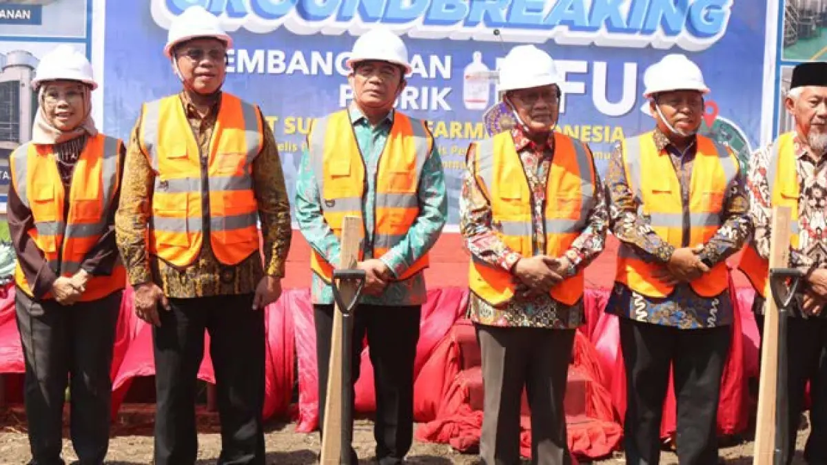 TAMU PENTING: Para Pimpinan Muhammadiyah beserta Direksi PT Suryavena Farma Indonesia hadir dalam acara peletakan batu pertama (groundbreaking) pembangunan pabrik infus PT Suryavena Farma Indonesia, kemarin.