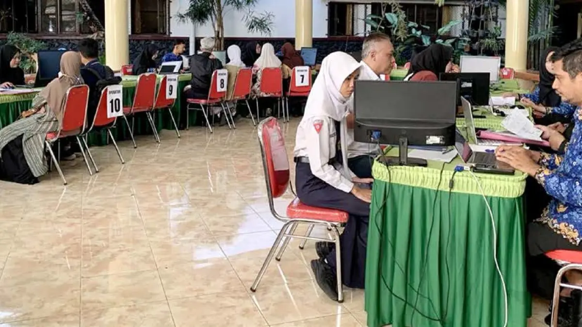 RIBUAN SISWA SUDAH TERDATA: Sejumlah pelajar SMP mendatangi SMAN 4 Malang untuk mengambil PIN SPMB 2026, awal Juni lalu