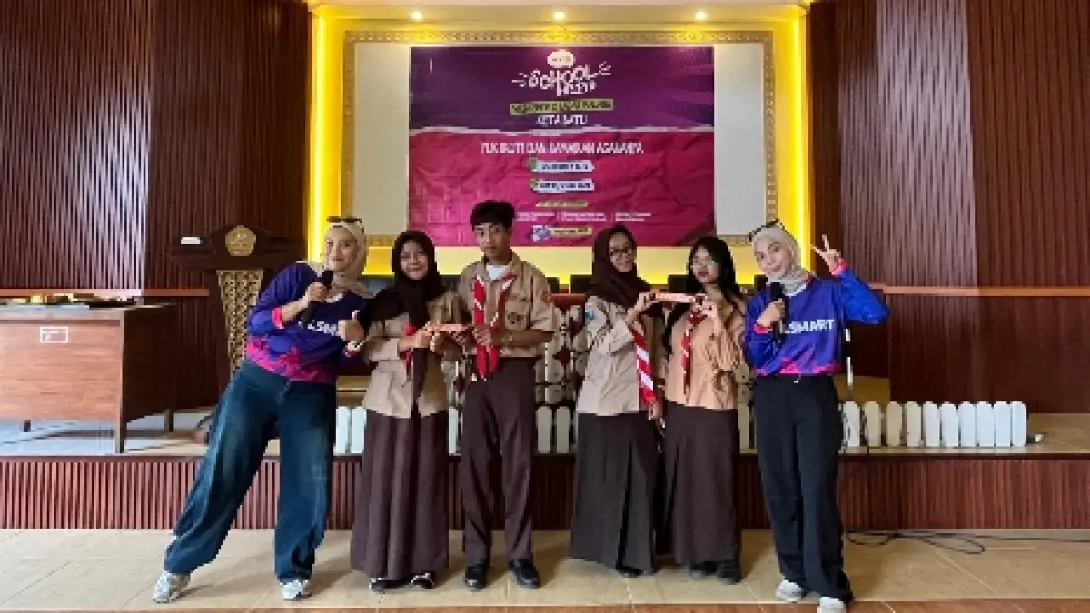 BERANI TAMPIL: Siswa mengikuti games dari XLSMART saat AXIS School Fest-Workshop.