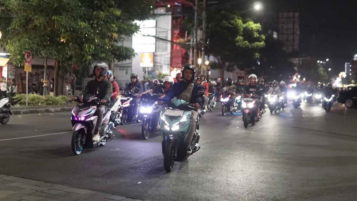 SAFETY RIDING: Peserta juga diajak untuk mengenal lebih dekat jajaran Honda Vario yang dikenal memiliki desain sporty, performa responsif, serta fitur modern.