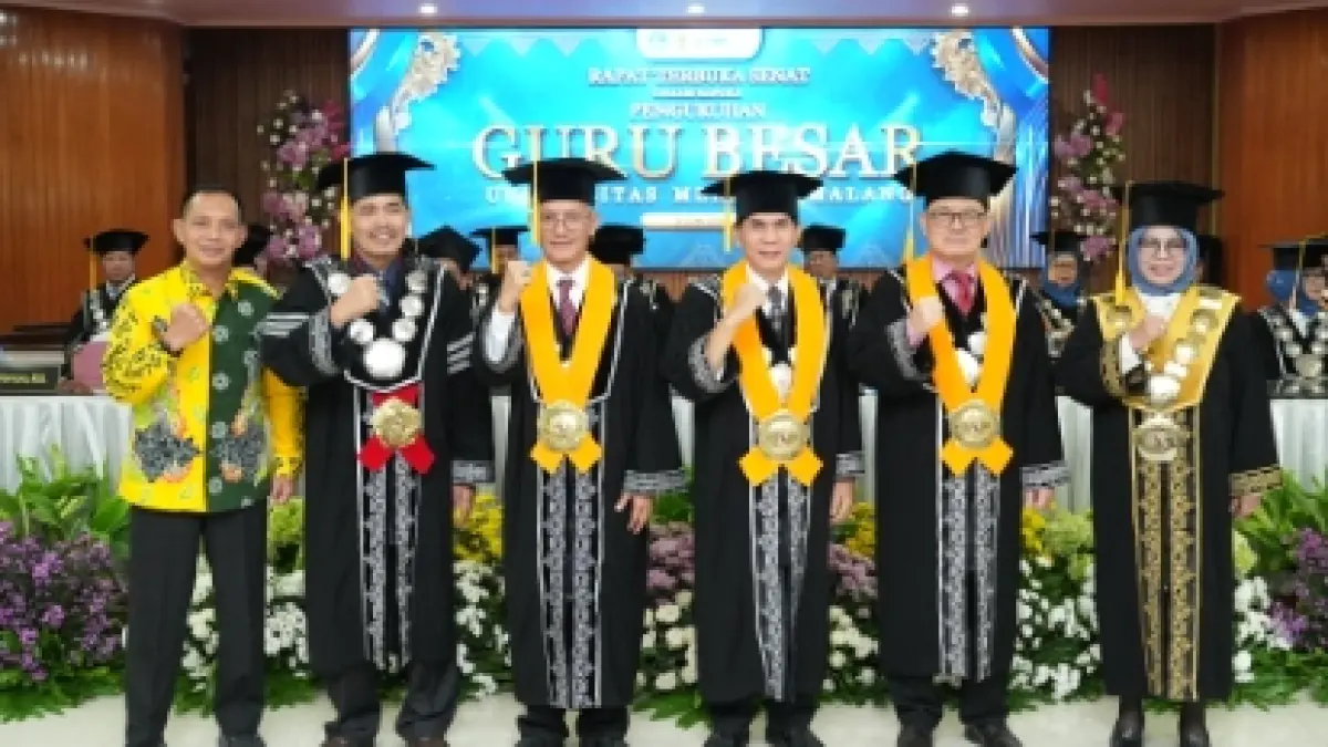 KOMPAK: Jajaran pejabat UNMER Malang dalam penetapan tiga guru (15/6).
