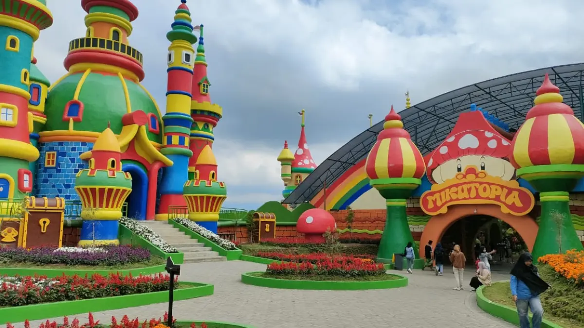 Suasana kawasan wisata Mikutopia Batu yang akan menggelar event Journey of Wonderland selama periode libur sekolah, 20 Juni hingga 5 Juli 2026.