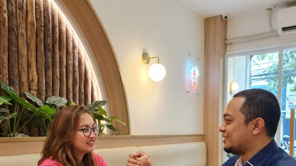 WAJAH BARU:Irma Prianti (kiri) bergabung di struktur manajemen Arema FC sebagai Chief Business and Commercial Officer (CBO)
