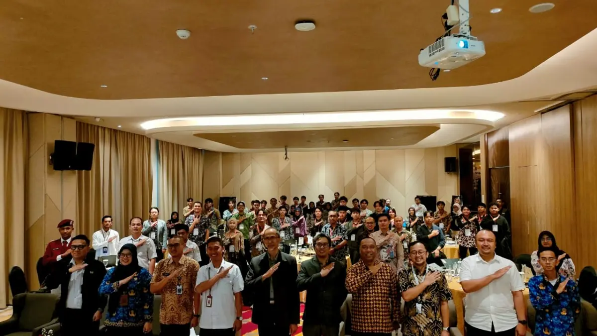 Peserta AITF 2026 berfoto bersama usai pembukaan kegiatan konsinyering di Malang, Rabu (17/6).