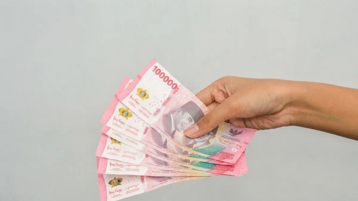 ILUSTRASI GAJI UMR: Perlu Pengelolaan Matang untuk Mencukupi Kebutuhan hingga Akhir Bulan (Sumber: Istimewa).