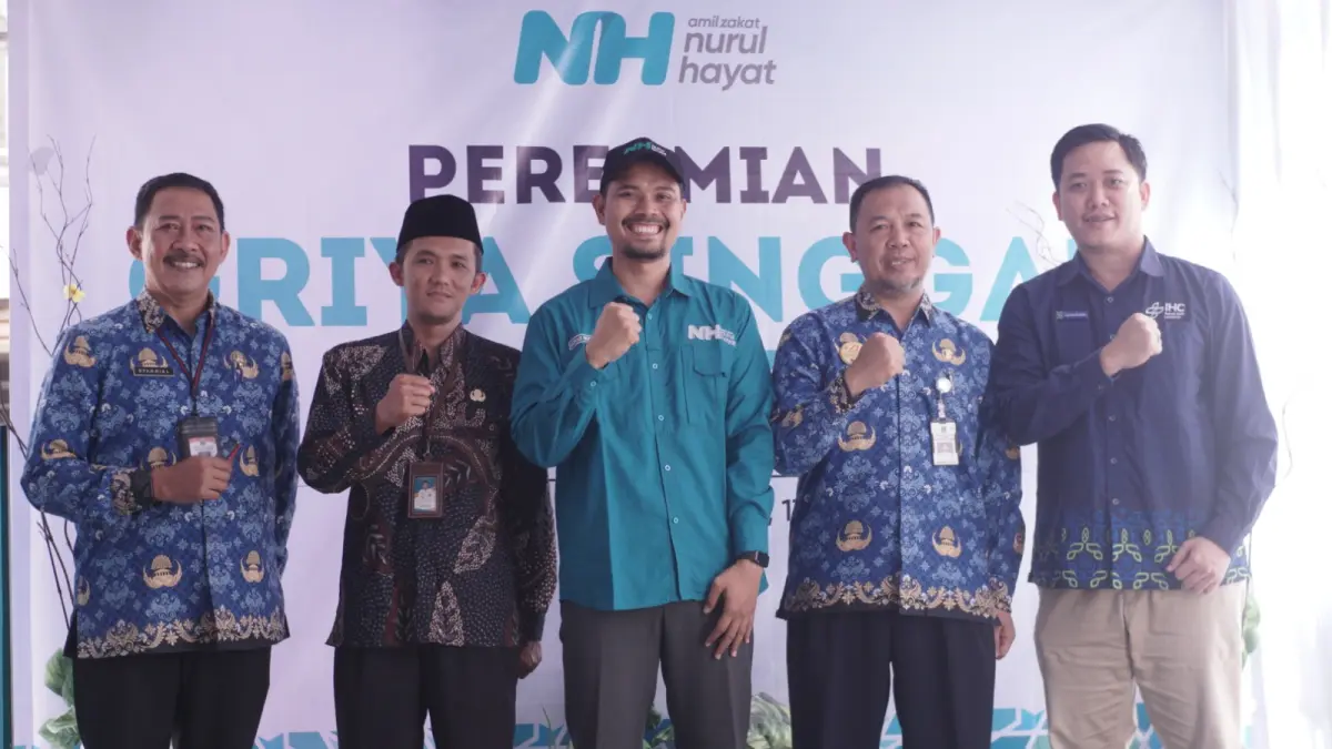 KOLABORASI: Direktur LAZNAS Nurul Hayat Kholaf Hibatullah (tengah) bersama para tamu undangan saat peresmian Griya Singgah Pasien (GSP) Nurul Hayat, Rabu (17/6).
