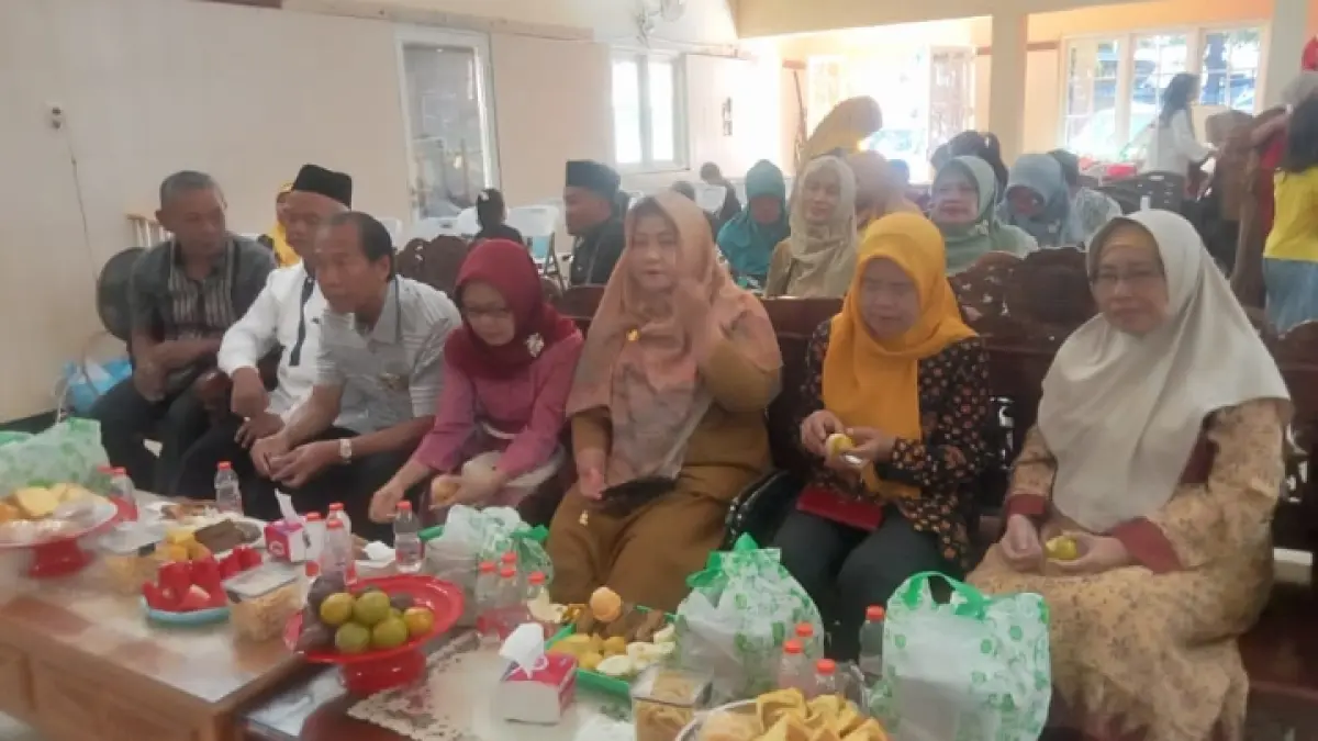 KOMPAK: Kebersamaan seluruh tamu undangan bersama wali murid TK PKK Harapan Bangsa.