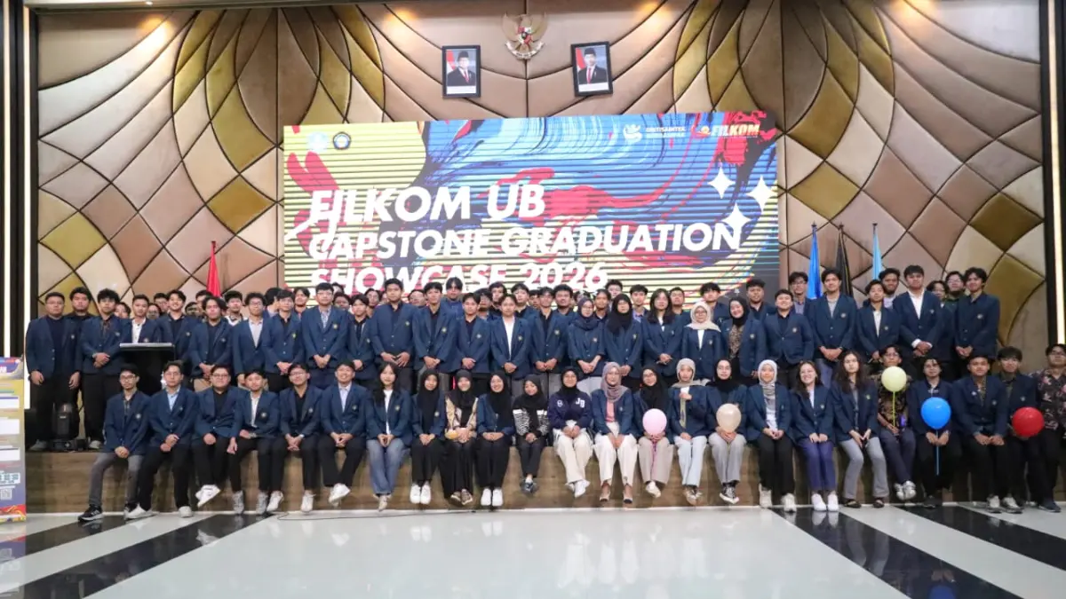 Peserta Capstone Project 2026 berfoto bersama di Auditorium Algoritma FILKOM UB.