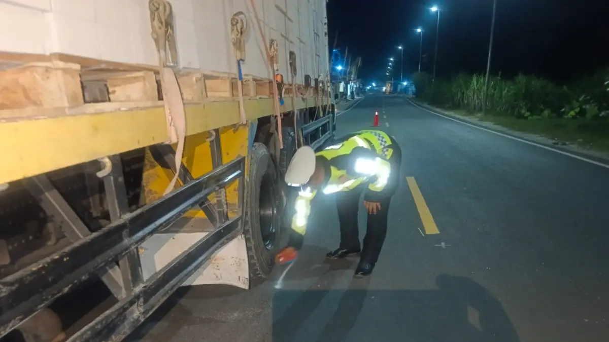 Polisi melakukan olah TKP