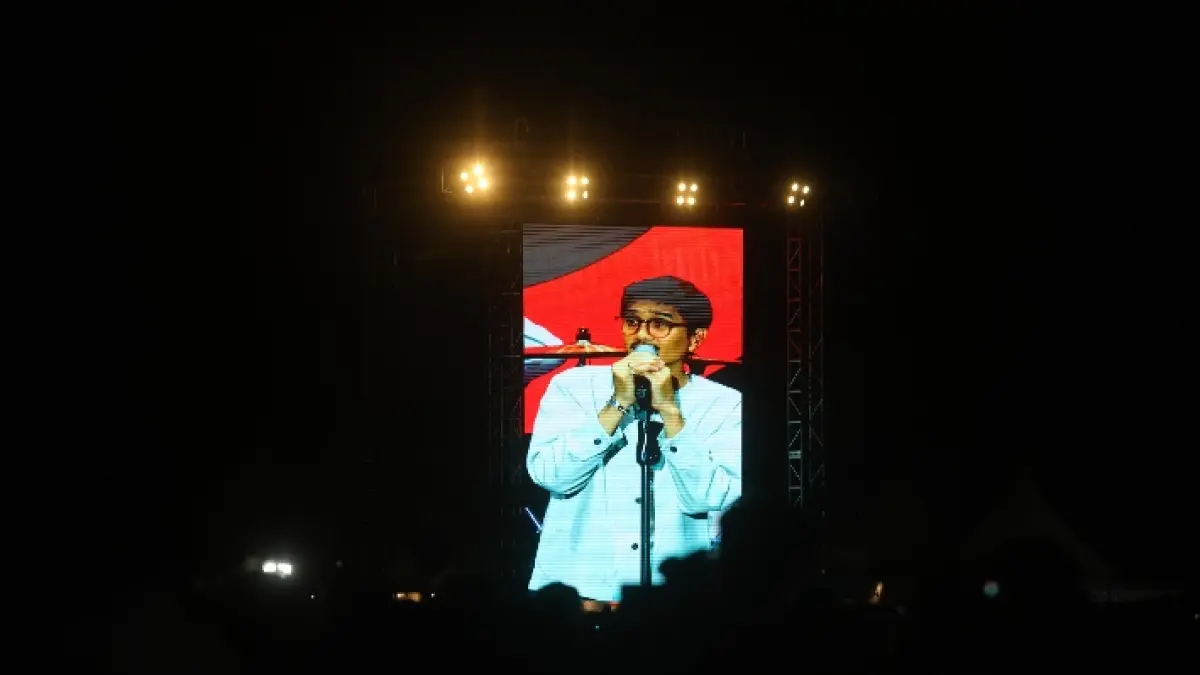 DINANTI: Penampilan Sheila On 7 saat konser POLIPONI di Malang.