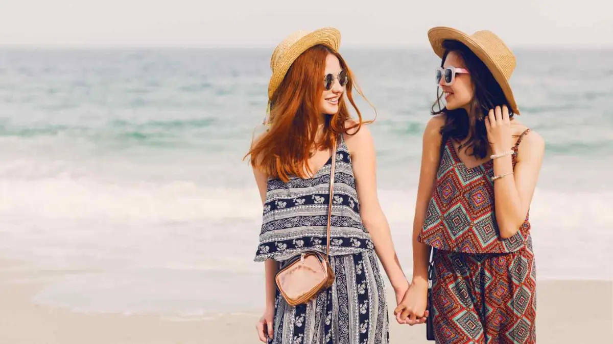 ILUSTRASI outfit ke pantai saat liburan (sumber foto: magnific)