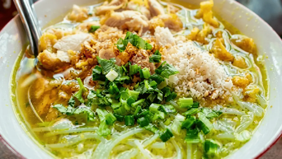 Kuah gurih, ayam melimpah, dan cita rasa khas Malang. (Ki Bagus Cahya / Google Maps)