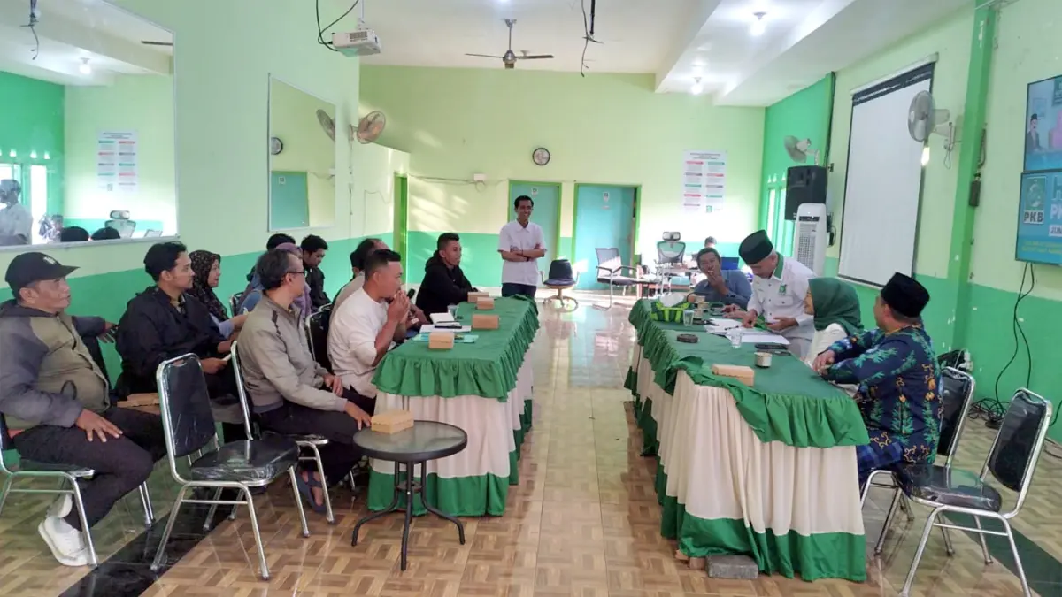Perwakilan nakes dan karyawan RSI Unisma menemui legislator di kantor DPC PKB Kota Malang, Jumat lalu (19/6)