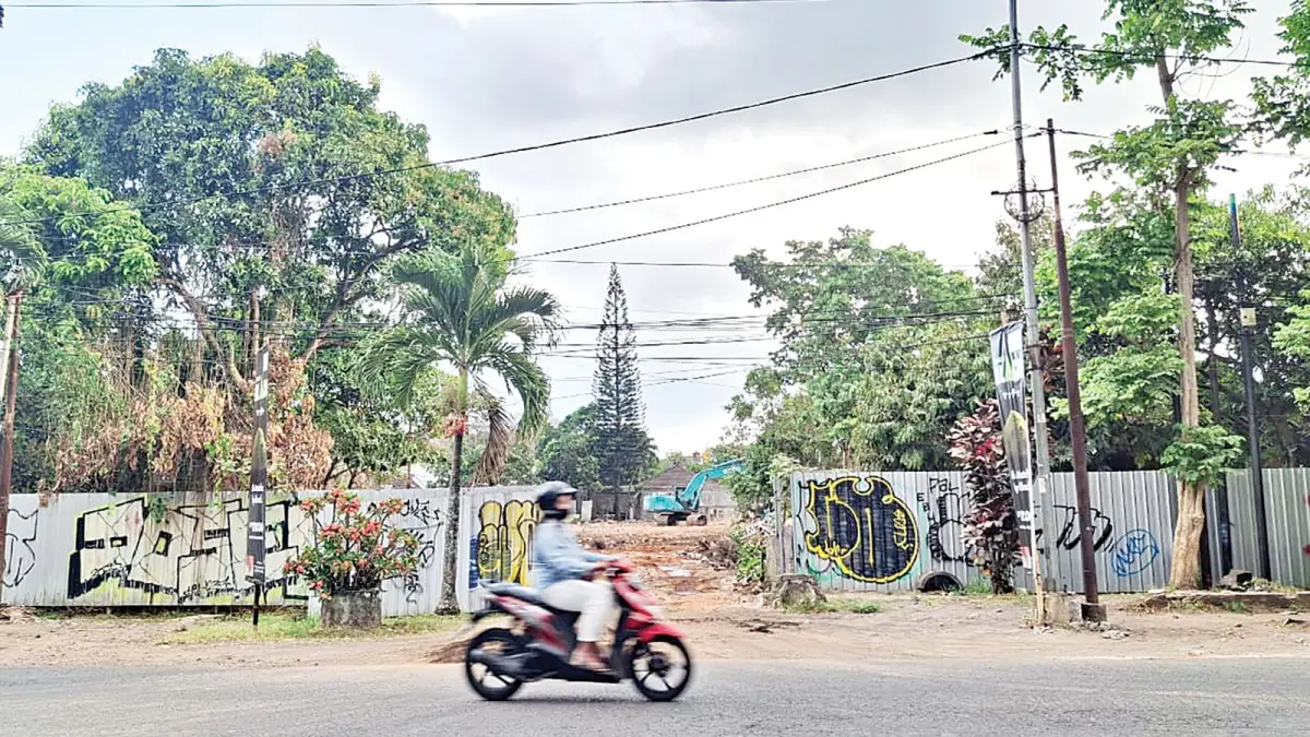 BISA DAPAT CSR: Pemkot Malang bakal mengalihkan sebagian aset lahan di Jalan Bondowoso, Kelurahan Gadingkasri, Kecamatan Klojen menjadi ruang terbuka hijau. (Nabila Amelia/Radar Malang)