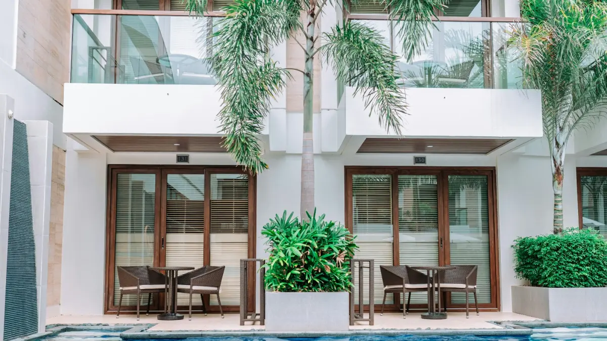 ILUSTRASI menikmati staycation sebagai bagian dari selfcare. (Unsplash)