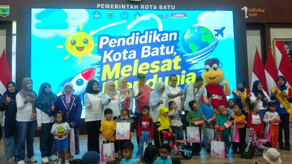 MELESAT: Ribuan anak usia dini mengikuti Festival Hari Anak Nasional Kota Batu bersama Indomaret 2026, Sabtu (20/6). 