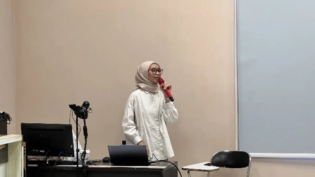 DOSEN TAMU: drg Irresta Zainistya Putri yang merupakan alumni FKG UB angkatan 2010.