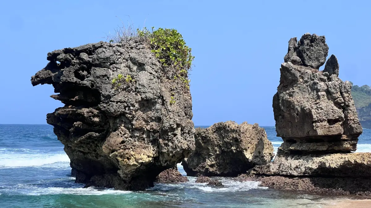 Pantai 3In1 Malang (Sumber: Dokumentasi Sherly ANA/Radar Malang)