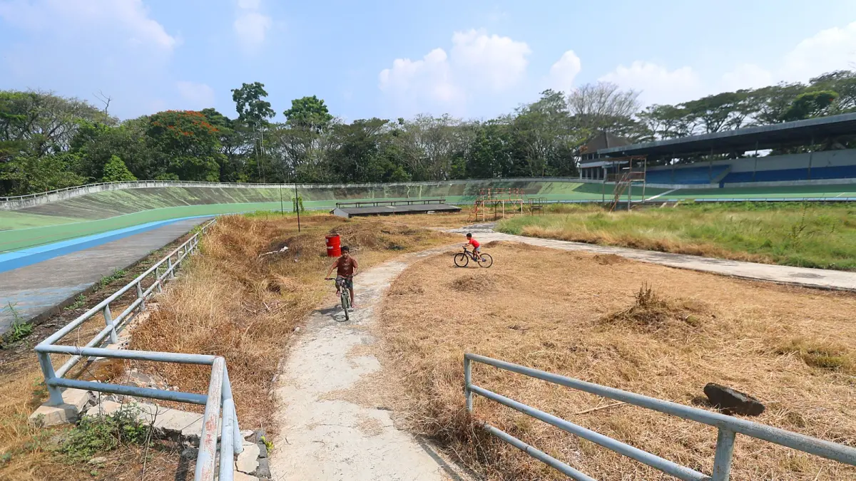 BIAYA BELUM DIHITUNG: Bagian tengah Velodrome rencananya bakal dimanfaatkan untuk arena skateboard. (Darmono/Radar Malang)