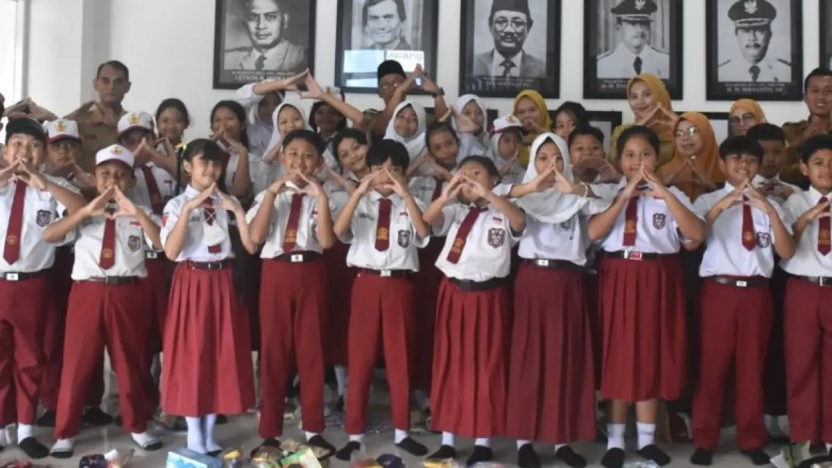 Kegiatan siswa SDN Model Malang, pengenalan arsip sejak dini, kunjungan edukatif ke Depot Arsip Kota Malang (Sumber: Dinas Perpustakaan Umum dan Arsip Daerah Kota Malang - Pemerintah Kota Malang)