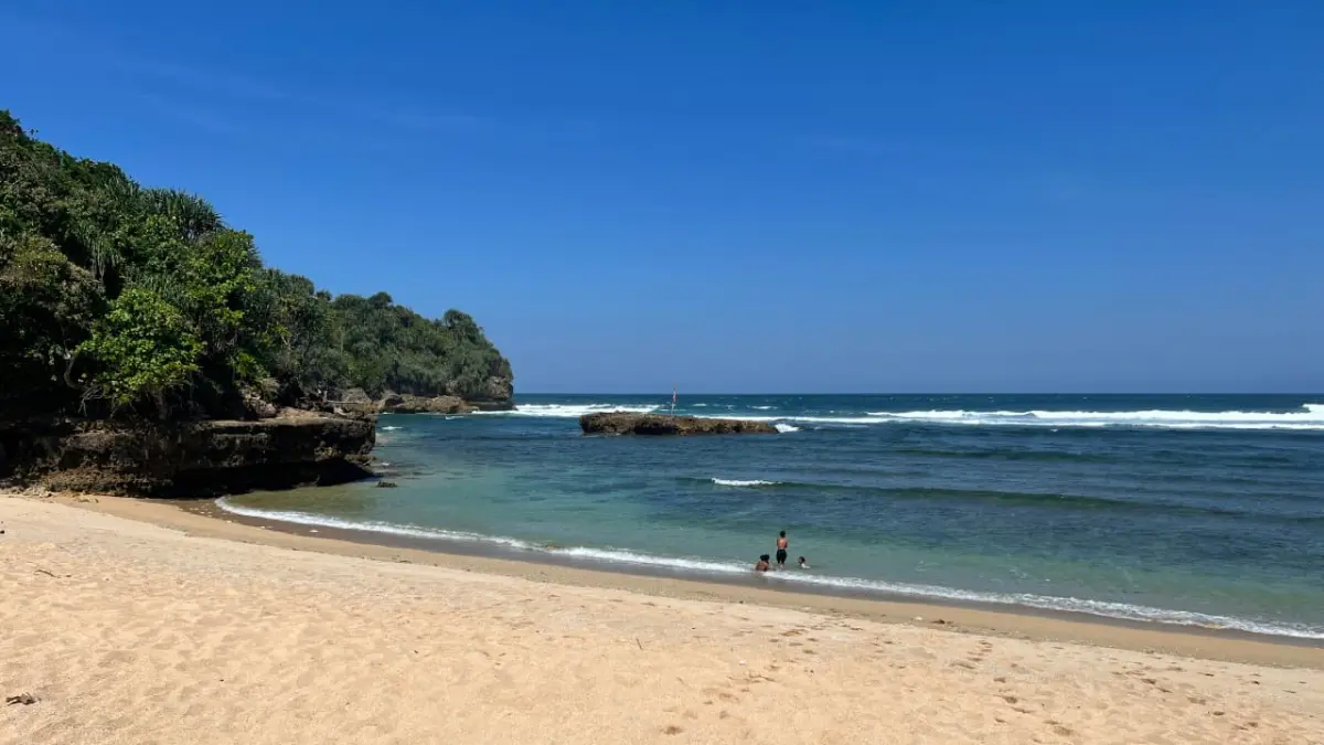 NYAMAN: Pantai Regent yang berada di Malang bagian selatan.