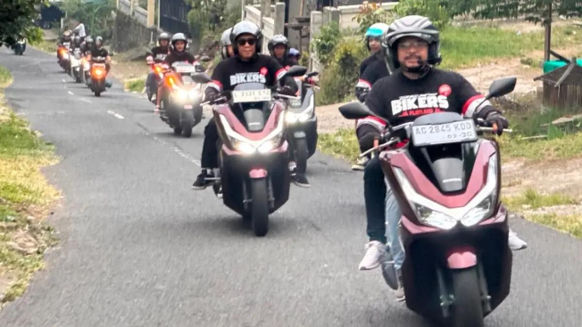 SAFETY RIDING: Touring bersama dari Malang dan Blitar menuju Hutan Cempaka Prigen.