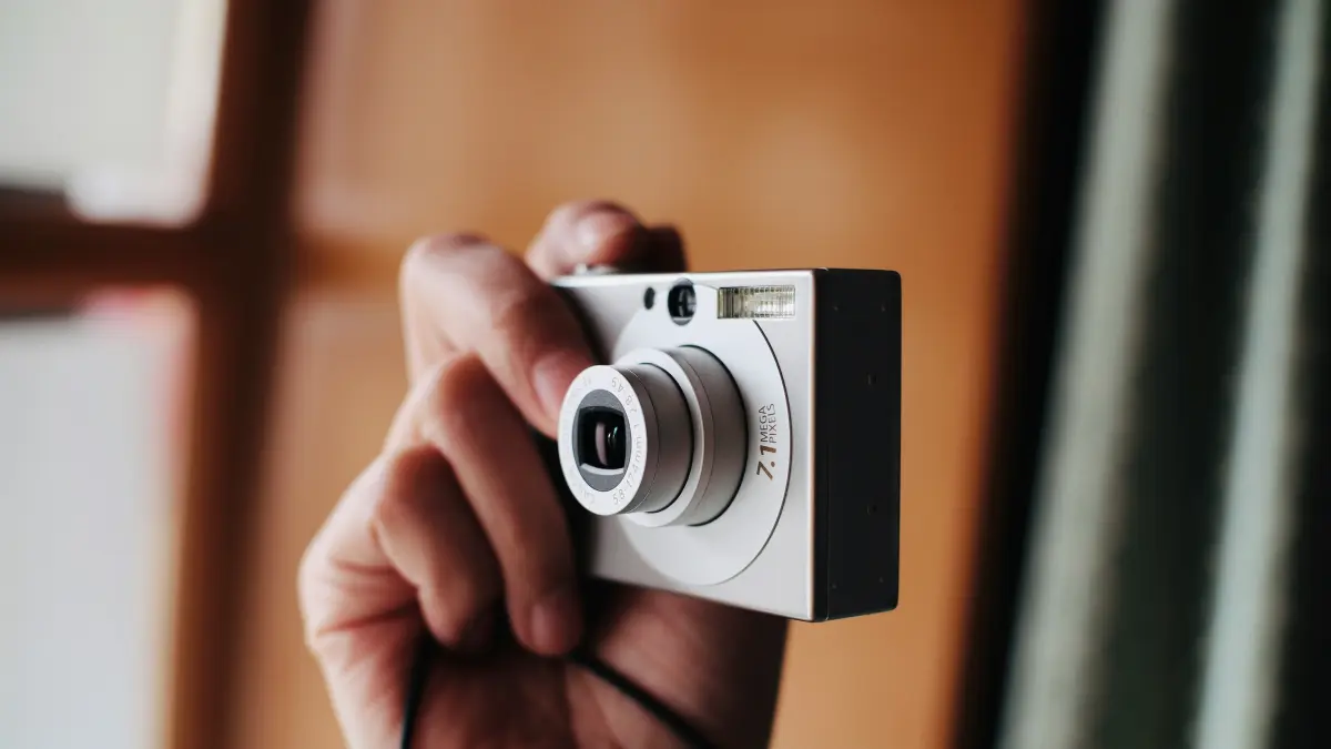 ILUSTRASI Orang menggunakan digital cam. (Unsplash)