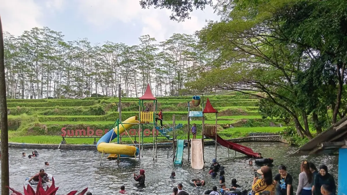 Wisatawan Sumber Maron
