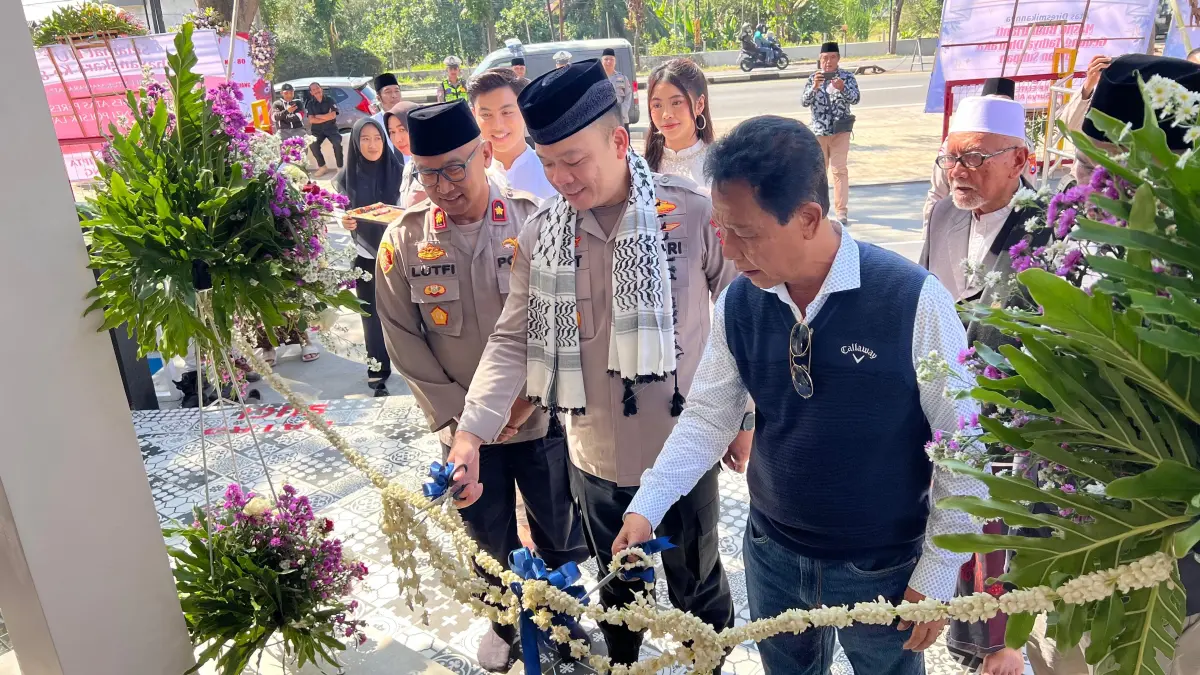 UNTUK WARGA: Peresmian Masjid Budi Irianti, Gedung Tathya Dharaka, serta Taman Sulipah Presisi di lingkungan Mapolsek Lawang, Jumat (26/6).