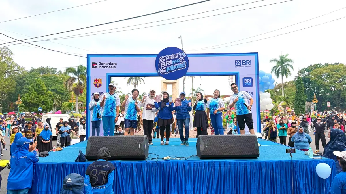 Pengenalan aplikasi Qita by BRI di panggung Car Free Day