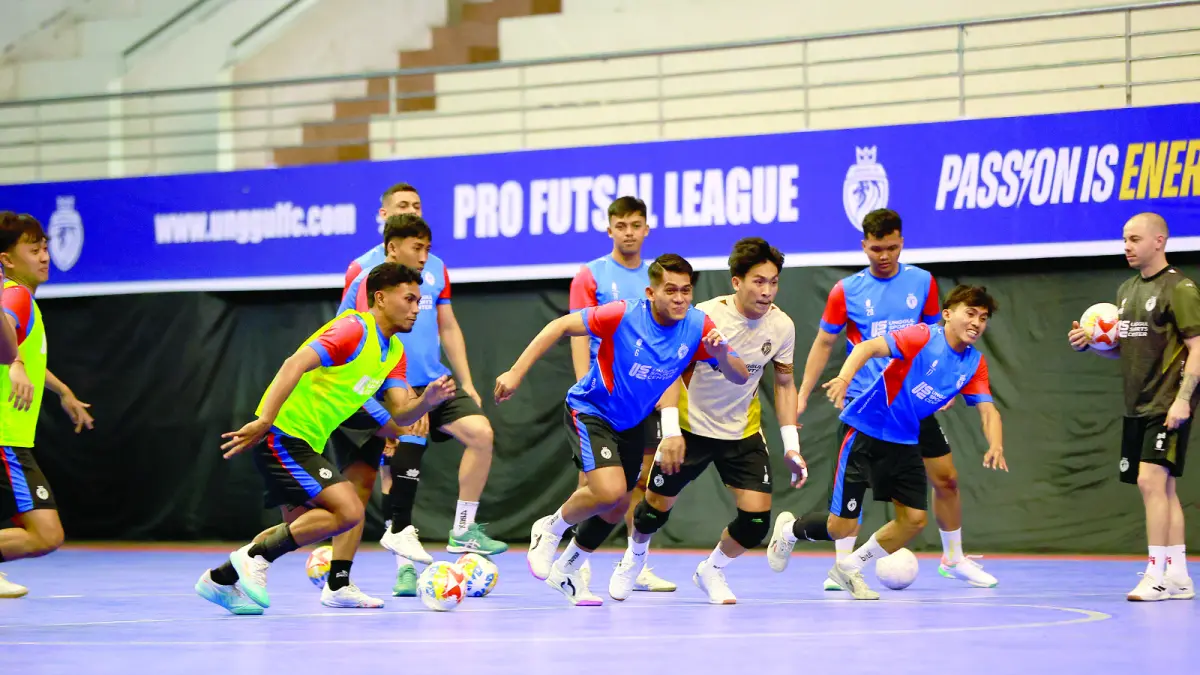BAKAL LIBUR PANJANG: Para pemain Unggul FC Malang berlatih di GOR Ken Arok sebelum laga PFL Series Malang, beberapa waktu yang lalu.