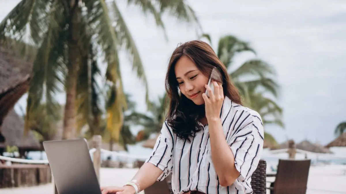 ILUSTRASI liburan yang tetap produktif (sumber foto: magnific)