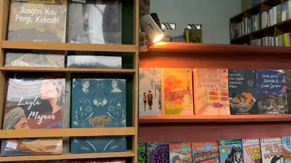 Suasana toko buku Sani (Sumber: Gmaps @Shanny Anindya)
