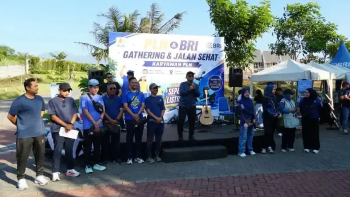 KOMPAK: Gathering dan jalan sehat bersama yang melibatkan PT Bank Rakyat Indonesia (Persero) Tbk beserta sejumlah mitra lainnya di kawasan Perumahan Austinville, Jumat (26/6).
