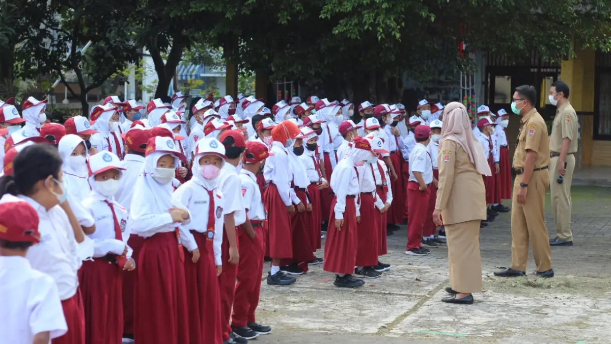 Tahun ajaran baru dan hari pertama masuk sekolah di SDN Srondolwetan 01 (Sumber: SDN Srondolwetan 01)