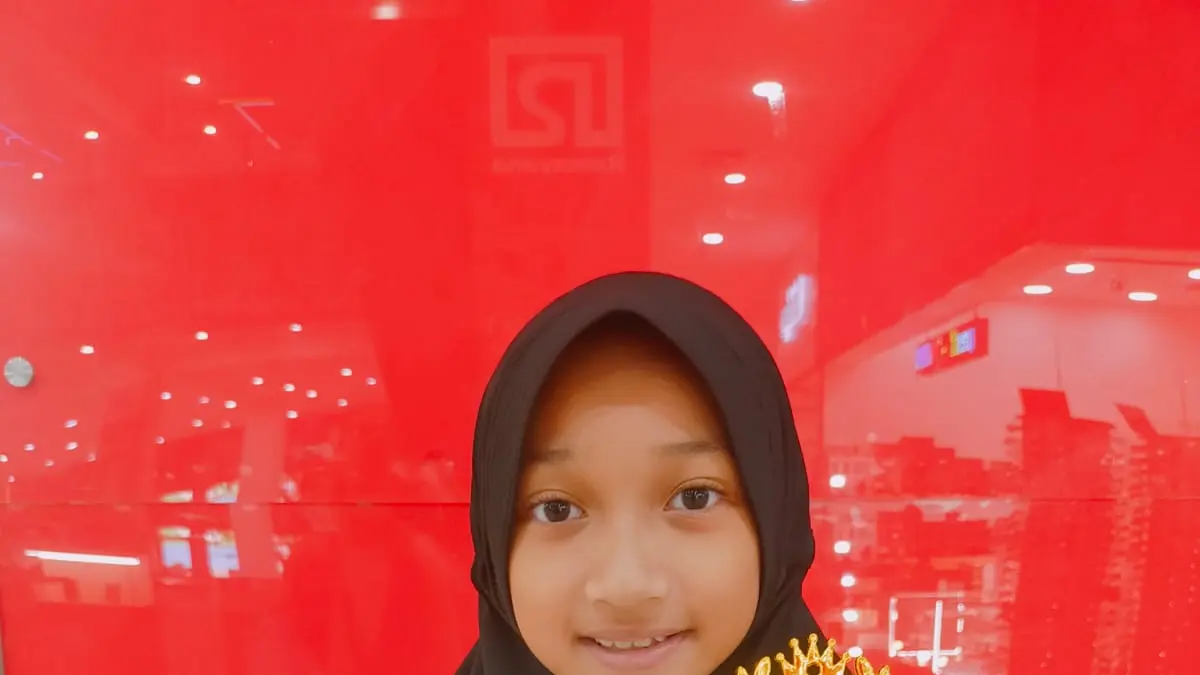 BERPRESTASI: Salah satu siswi MI Nurul Huda 1 Kota Malang meraih juara 1 Olimpiade Matematika Tingkat Jawa Timur yang diselenggarakan EO Star Gemilang dan Jatim News yang bekerja sama dengan Kantor Kemenag Kota Malang