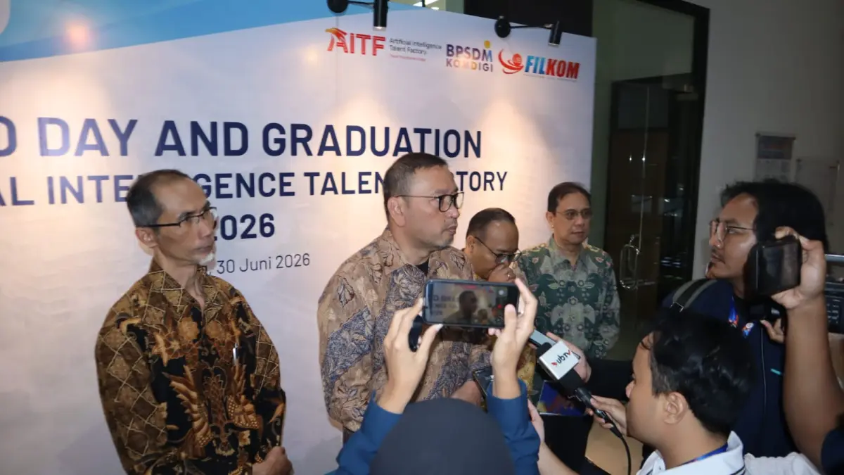 KETERANGAN: Sejumlah pejabat memberikan keterangan kepada awak media usai Demo Day dan Graduation AITF 2026 di Auditorium Algoritma FILKOM UB.