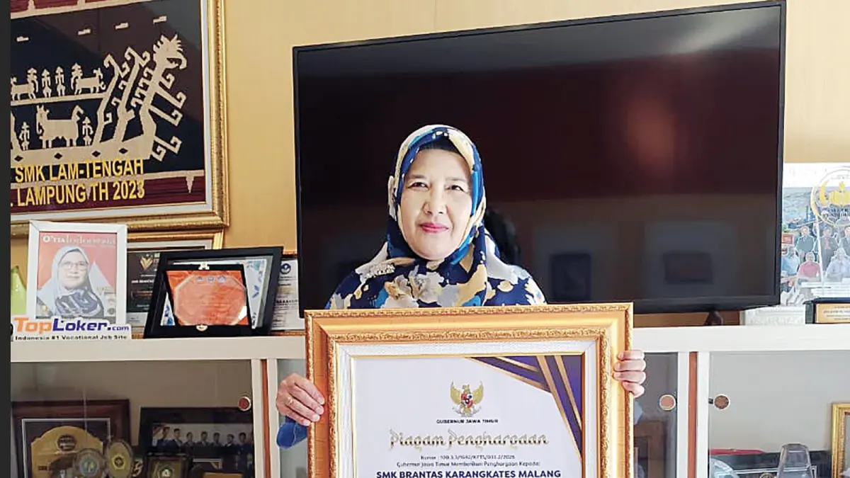 PEDULI SISWA: Kepala SMK Brantas Karangkates Mintaasih Utami