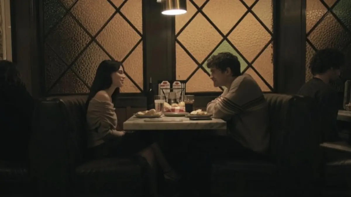 Nikki dan Bear di film Obsession (IMDb)