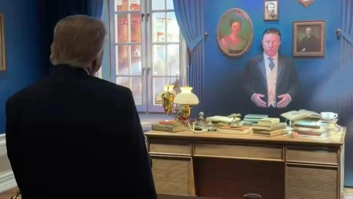 Donald Trump saat berinteraksi dengan AI Theodore Roosevelt. (Tangkapan layar: @margomartin/X)