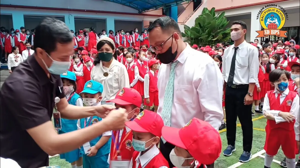 Kegiatan MPLS hari Pertama - Upacara dan Serah Terima Siswa Baru SD BPS (Sumber: Laman SD BPS)