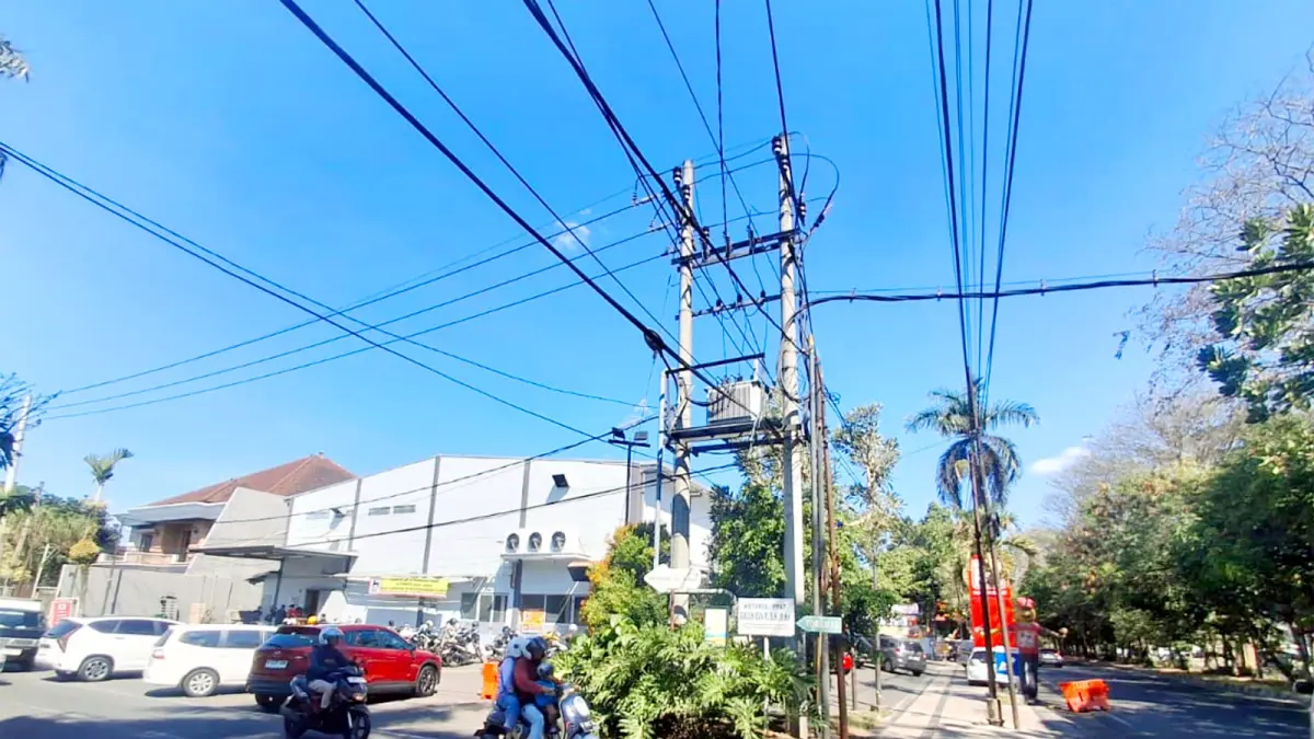 SALAH SATU PENDAPATAN: Salah satu pusat perbelanjaan menyewa lahan milik pemkot Malang di Jalan Raya Langsep.