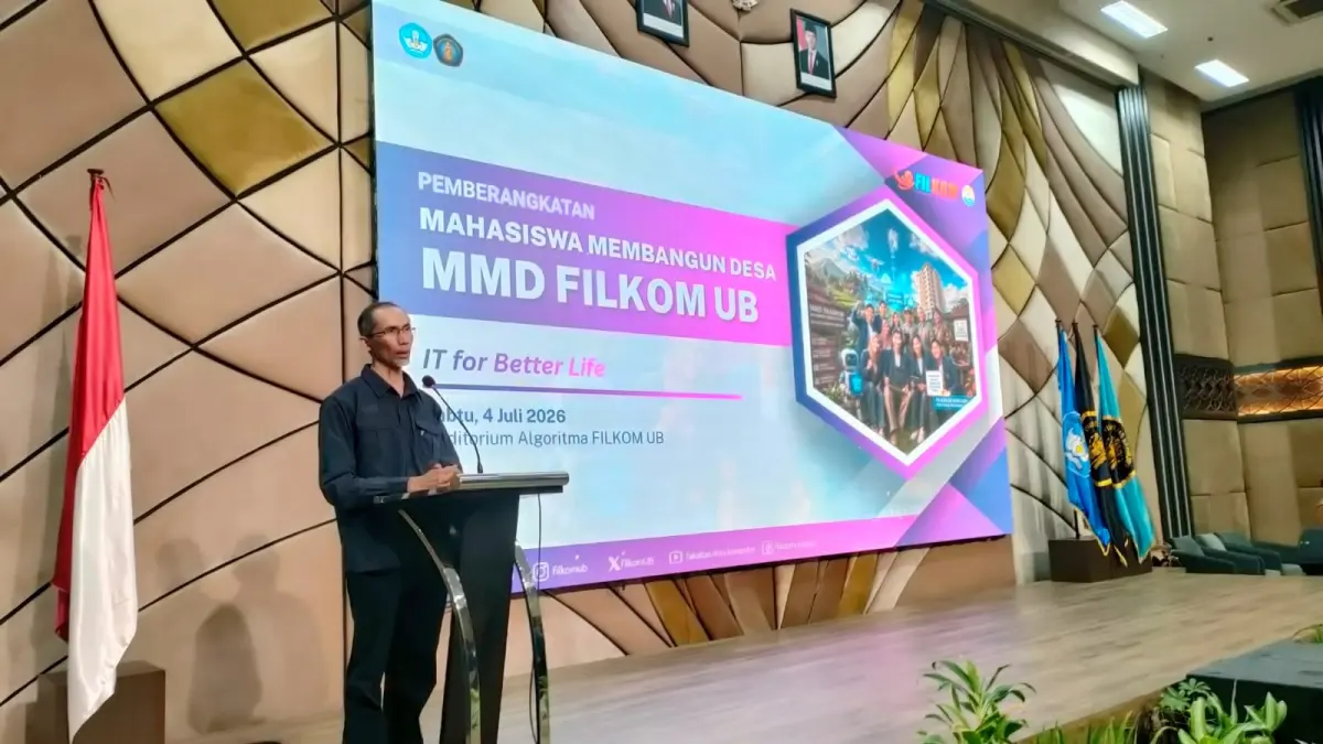 ARAHAN: Dekan FILKOM UB Tri Astoto Kurniawan menyampaikan sambutan saat pelepasan 760 mahasiswa peserta MMD 2026.