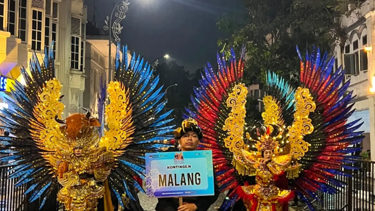 KHAS MALANG: Parade Kota Malang dalam Karnaval Budaya The Sparkling of Local Heroes & Culture.